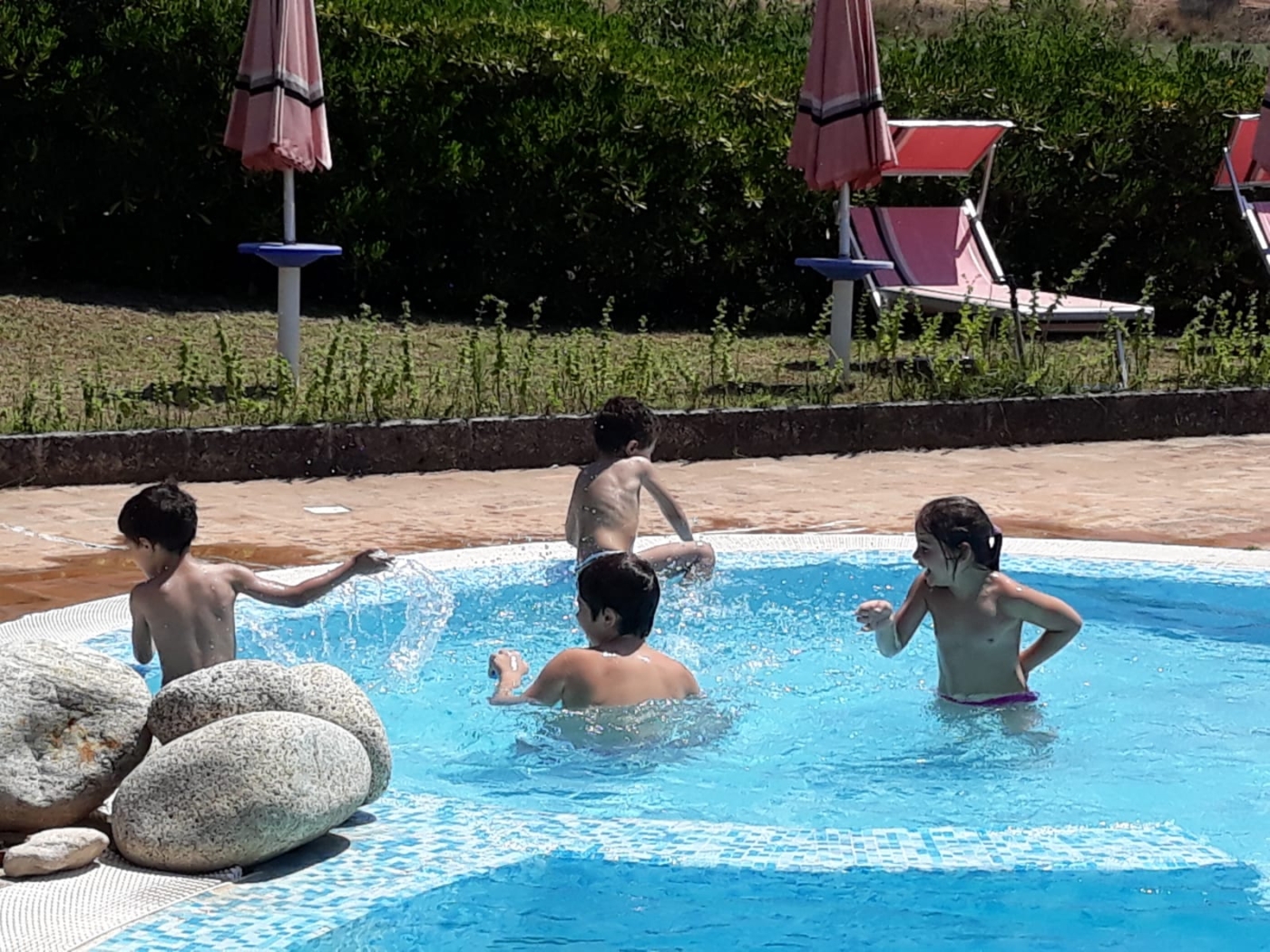 bimbi in piscina 2