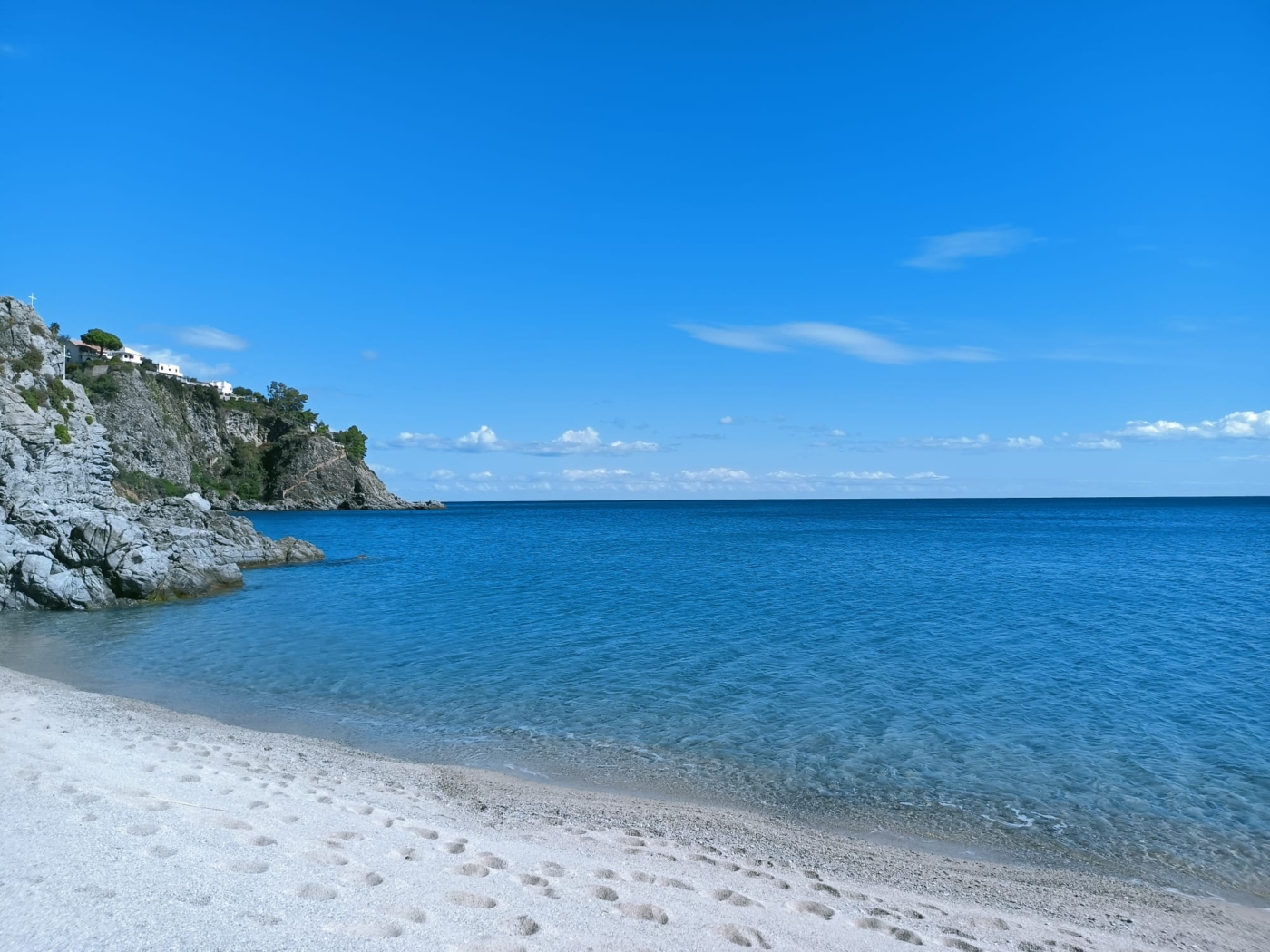 mare calmo fronte casa 2